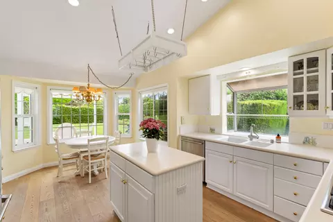 Kitchen - 6861 Aviano Dr, Camarillo, CA 93012 photo 6 of 7