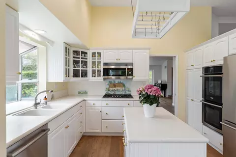 Kitchen - 6861 Aviano Dr, Camarillo, CA 93012 photo 4 of 7