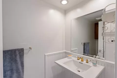 Bath - 6861 Aviano Dr, Camarillo, CA 93012 photo 1 of 5