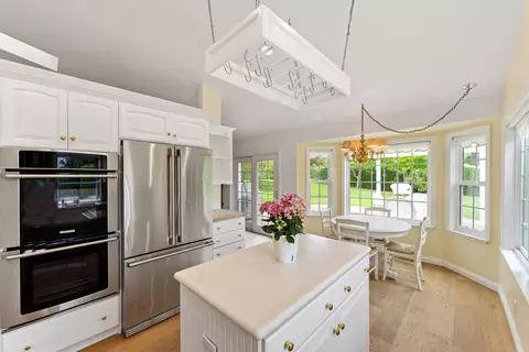 Kitchen - 6861 Aviano Dr, Camarillo, CA 93012 photo 7 of 7
