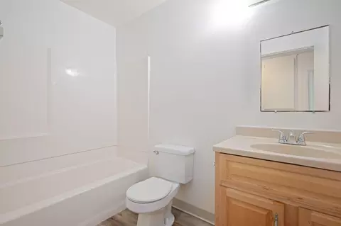 Bath - 1676 Maple Ave #4, Solvang, CA 93463 photo 1 of 1
