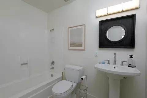 Bath - 4485 Mesa Ln, Carpinteria, CA 93013 photo 3 of 3