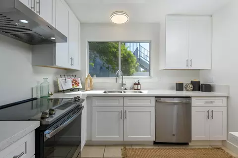 Kitchen - 4485 Mesa Ln, Carpinteria, CA 93013 photo 2 of 2
