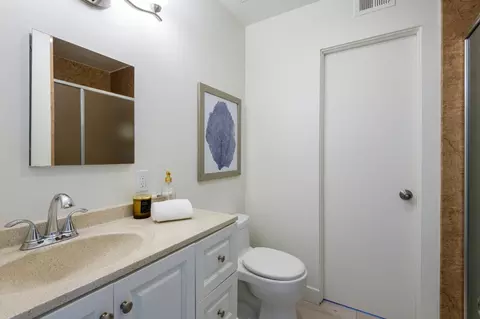 Bath - 4485 Mesa Ln, Carpinteria, CA 93013 photo 2 of 3