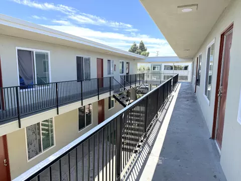 541 Cuesta Del Mar Dr, Oxnard, CA 93033 photo 2