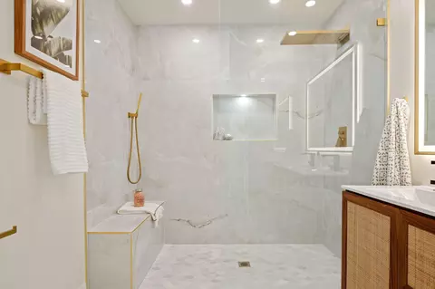Bath - 1330 Post Ave, Carpinteria, CA 93013 photo 2 of 4