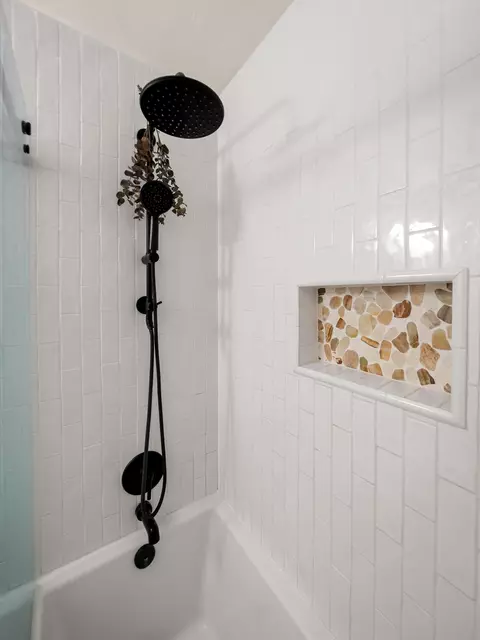 Bath - 5946 Hickory St # 2, Carpinteria, CA 93013 photo 2 of 2