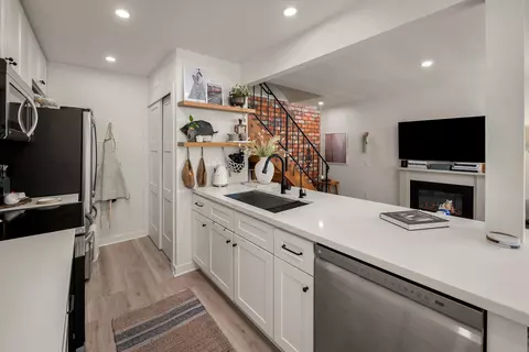 Kitchen - 5946 Hickory St # 2, Carpinteria, CA 93013 photo 3 of 4