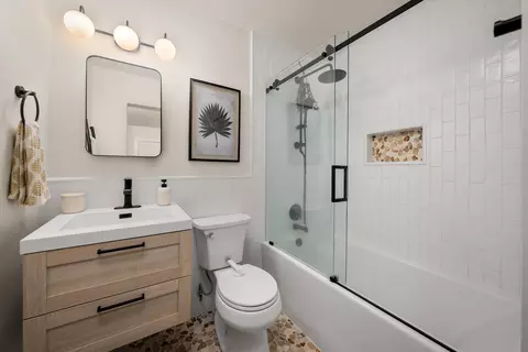 Bath - 5946 Hickory St # 2, Carpinteria, CA 93013 photo 1 of 2