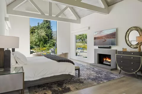 Bedroom - 1850 Jelinda Dr, Montecito, CA 93108 photo 2 of 6