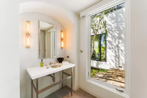 Bath - 1850 Jelinda Dr, Montecito, CA 93108 photo 4 of 4