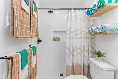 Bath - 4902 Sandyland Rd #134, Carpinteria, CA 93013 photo 2 of 3