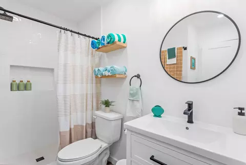 Bath - 4902 Sandyland Rd #134, Carpinteria, CA 93013 photo 1 of 3