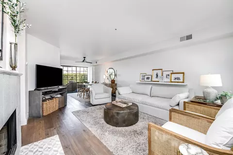 Living - 4297 Carpinteria Ave #14, Carpinteria, CA 93013 photo 1 of 2