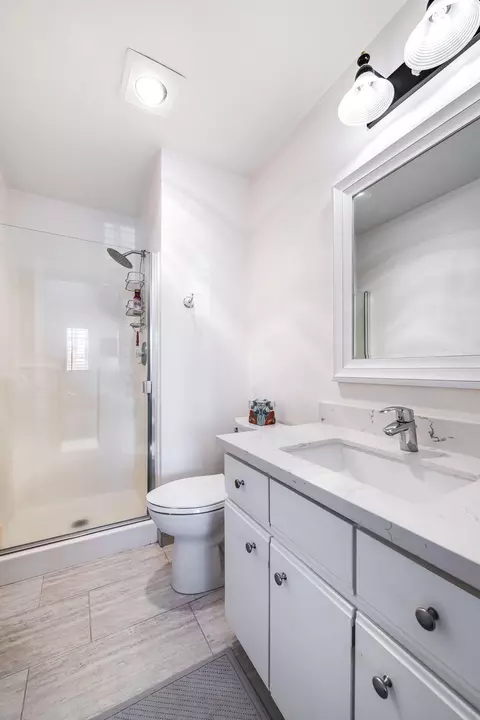 Bath - 4297 Carpinteria Ave #14, Carpinteria, CA 93013 photo 2 of 3