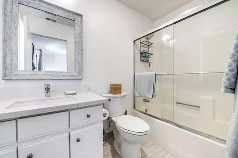 Bath - 4297 Carpinteria Ave #14, Carpinteria, CA 93013 photo 3 of 3