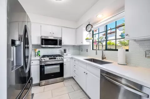 Kitchen - 4297 Carpinteria Ave #14, Carpinteria, CA 93013 photo 1 of 1