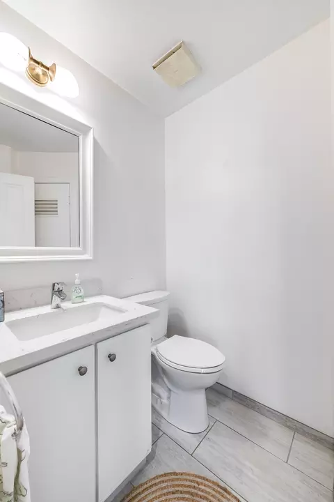 Bath - 4297 Carpinteria Ave #14, Carpinteria, CA 93013 photo 1 of 3