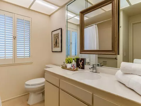 Bath - 579 St Andrews Way, Lompoc, CA 93436 photo 2 of 3