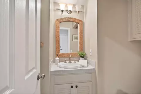Bath - 1003 N Montgomery St, Ojai, CA 93023 photo 1 of 6