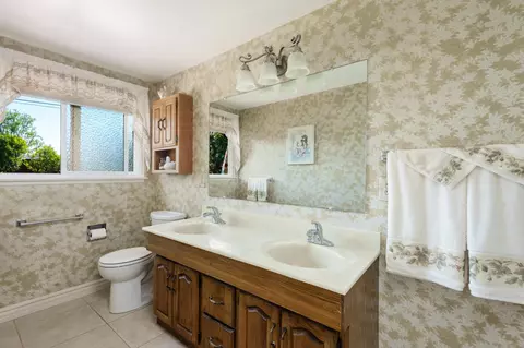 Bath - 258 Iris Ave, Goleta, CA 93117 photo 1 of 2