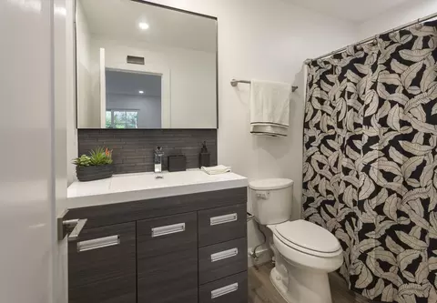 Bath - 486 Windsor Ave, Goleta, CA 93117 photo 1 of 2