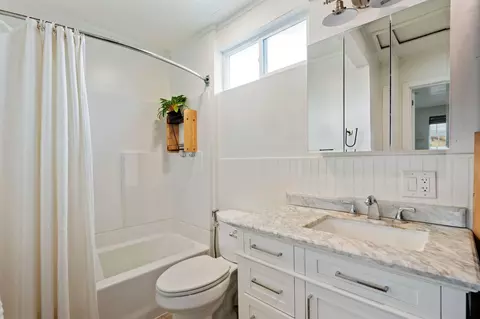 Bath - 4621 7th St, Carpinteria, CA 93013 photo 1 of 1
