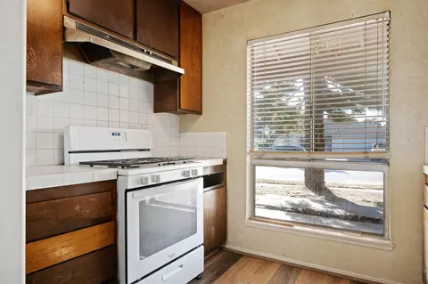 Kitchen - 4934 Alexander Dr, Oxnard, CA 93033 photo 2 of 2