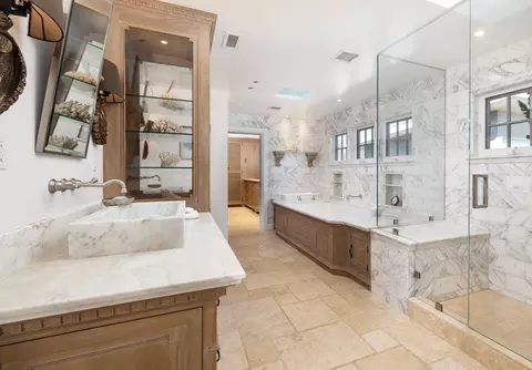 Bath - 571 Sand Point Rd, Carpinteria, CA 93013 photo 1 of 4