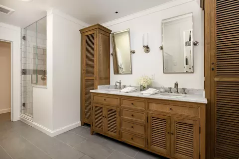 Bath - 571 Sand Point Rd, Carpinteria, CA 93013 photo 2 of 4