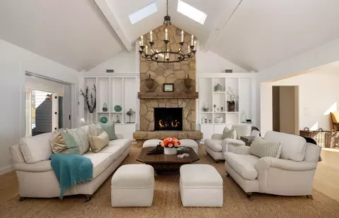 Living - 571 Sand Point Rd, Carpinteria, CA 93013 photo 2 of 5