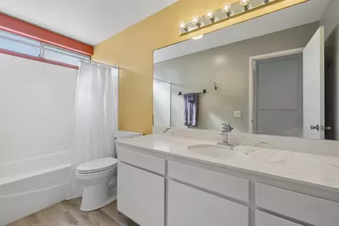 Bath - 4700 Sandyland Rd #23, Carpinteria, CA 93013 photo 2 of 2