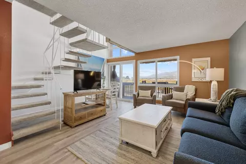 Living - 4700 Sandyland Rd #23, Carpinteria, CA 93013 photo 2 of 4