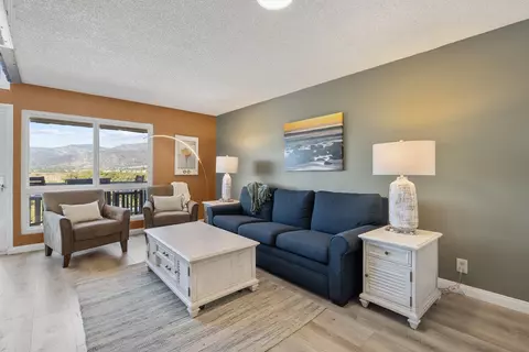Living - 4700 Sandyland Rd #23, Carpinteria, CA 93013 photo 1 of 4