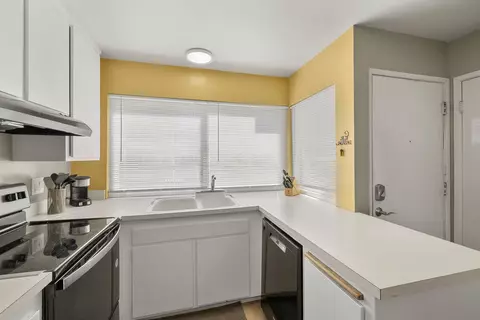 Kitchen - 4700 Sandyland Rd #23, Carpinteria, CA 93013 photo 2 of 3