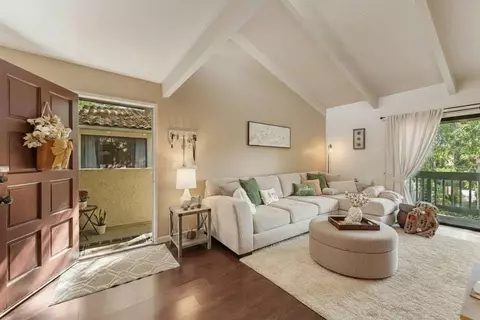 31 Dearborn Pl #36, Goleta, CA 93117