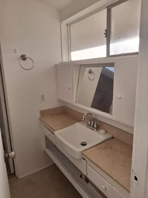 Bath - 424 N 2nd St, Lompoc, CA 93436 photo 1 of 2