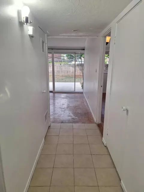 Entry Way - 424 N 2nd St, Lompoc, CA 93436 photo 1 of 1