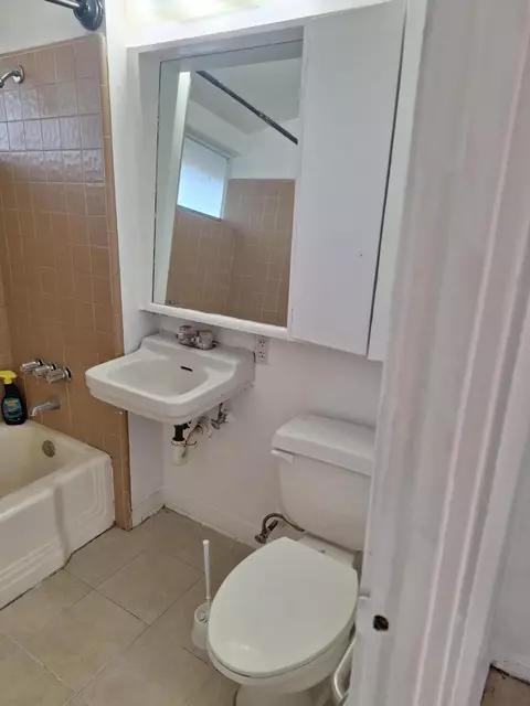 Bath - 424 N 2nd St, Lompoc, CA 93436 photo 2 of 2