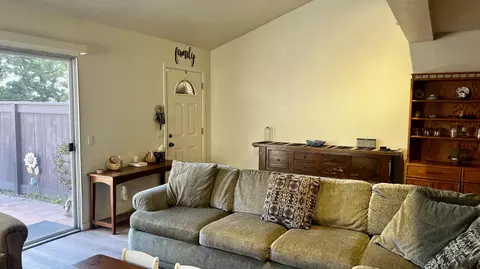 Entry Way - 4264 Carpinteria Ave #5, Carpinteria, CA 93013 photo 1 of 1