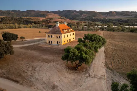 4375 Sweeney Rd, Lompoc, CA 93436