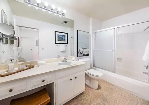 Bath - 49 Seaview Dr, Montecito, CA 93108 photo 1 of 2
