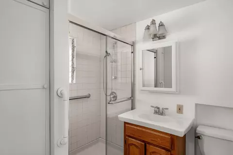 Bath - 532 Brinkerhoff Ave, Santa Barbara, CA 93101 photo 1 of 2