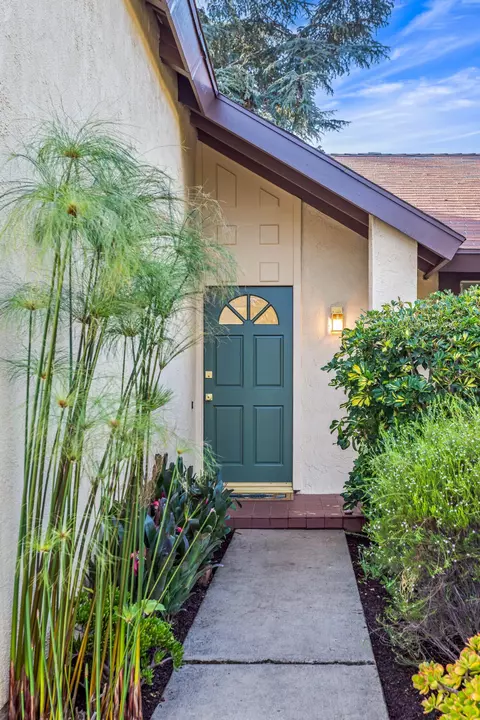 1425 Azalea Dr, Carpinteria, CA 93013 photo 4