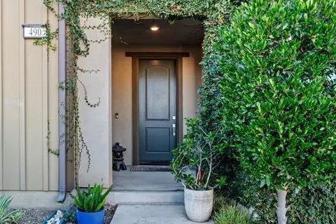 490 Jubilee Pl, Santa Paula, CA 93060