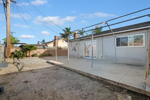 Exterior - 901 W Olive St, Oxnard, CA 93033 photo 4 of 4
