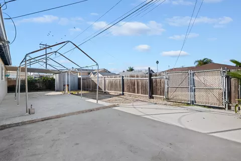 Exterior - 901 W Olive St, Oxnard, CA 93033 photo 2 of 4