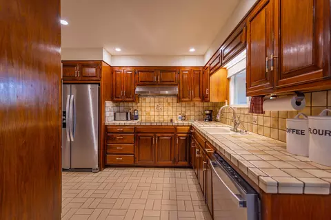 Kitchen - 2027 Burnham Rd, Ojai, CA 93023 photo 2 of 2