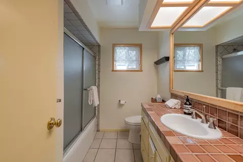 Bath - 2027 Burnham Rd, Ojai, CA 93023 photo 1 of 2