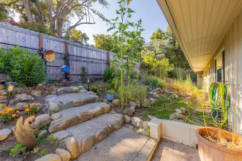 Exterior - 2027 Burnham Rd, Ojai, CA 93023 photo 6 of 13